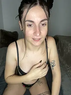 Snapshot of AuroraAllure_27 chatting on November 21, 2025, 5:33 pm AuroraAllure 27 online show from November 21, 2025, 5:33 pm