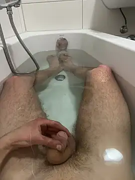 lukasDickpic12 online show from January 16, 2026, 10:36 pm