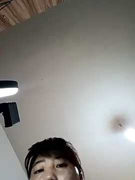 Nuomi6 online show from April 17, 2026, 1:52 am