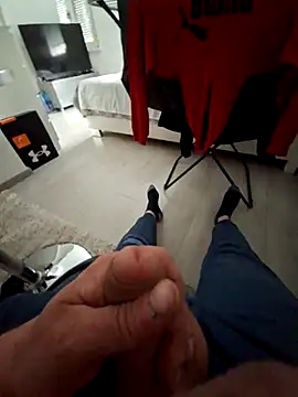 Snapshot of Robesz1982 chatting on March 22, 2026, 6:50 am Robesz1982 online show from March 22, 2026, 6:50 am