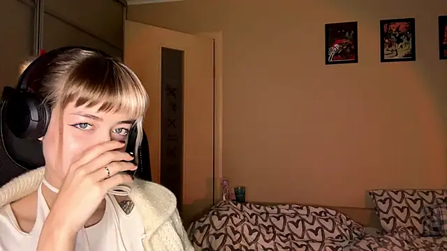 EmilySkyline online show from November 15, 2025, 5:16 am