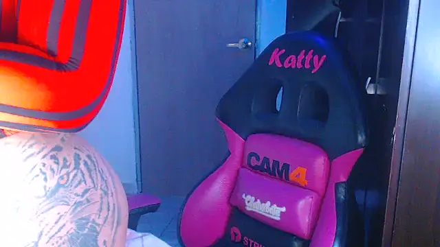 katecute88 online show from January 5, 2025, 8:00 pm