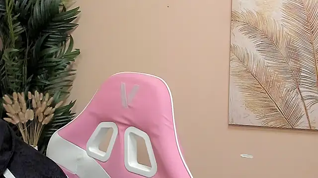 TawnyOkane online show from November 13, 2025, 9:41 am