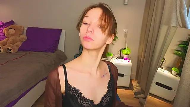 LilyPoetry  online show from December 22, 2025, 7:38 am