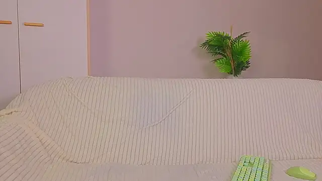 LilyPoetry  online show from January 9, 2026, 7:44 am