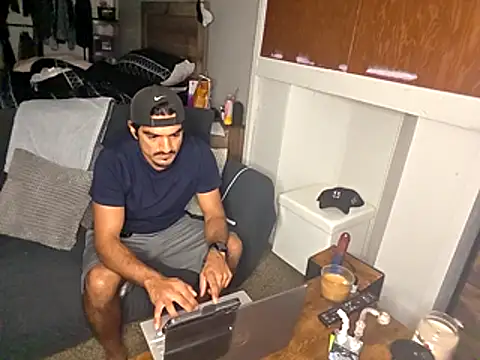 piggylatino online show from November 13, 2025, 5:17 am