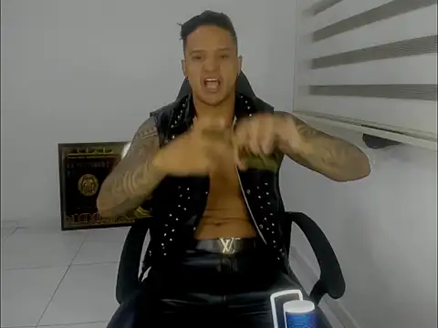 Snapshot of master_leather chatting on March 23, 2026, 2:43 pm master leather online show from March 23, 2026, 2:43 pm