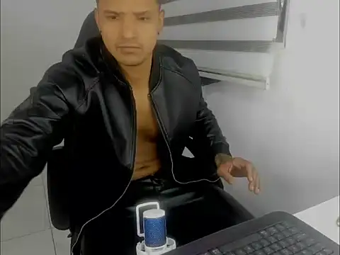 Snapshot of master_leather chatting on March 24, 2026, 7:41 pm master leather online show from March 24, 2026, 7:41 pm