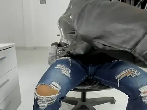 Snapshot of master_leather chatting on March 26, 2026, 1:49 pm master leather online show from March 26, 2026, 1:49 pm