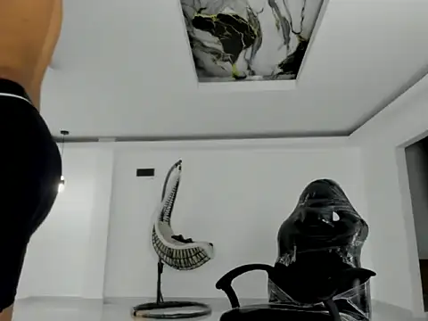 Snapshot of master_leather chatting on April 2, 2026, 4:10 am master leather online show from April 2, 2026, 4:10 am