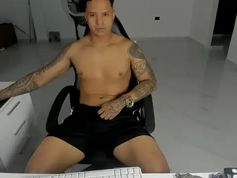 Snapshot of master_leather chatting on April 5, 2026, 6:32 am master leather online show from April 5, 2026, 6:32 am