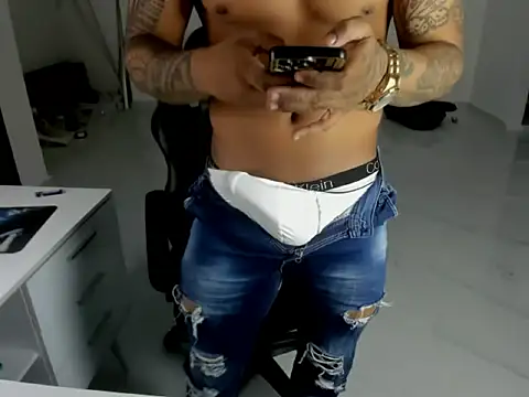 Snapshot of master_leather chatting on April 7, 2026, 2:23 am master leather online show from April 7, 2026, 2:23 am