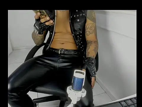 Snapshot of master_leather chatting on April 14, 2026, 8:26 pm master leather online show from April 14, 2026, 8:26 pm