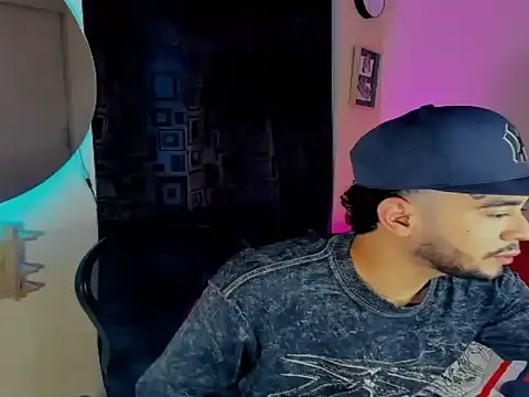 JohnE Medina online show from December 5, 2025, 8:27 pm