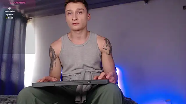 ArthurPhoenixx online show from December 2, 2025, 6:36 pm