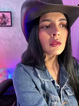 Snapshot of Cristal_Cerati_ chatting on November 14, 2025, 5:33 pm Cristal Cerati online show from November 14, 2025, 5:33 pm