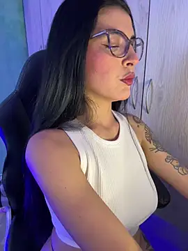 Snapshot of Cristal_Cerati_ chatting on November 27, 2025, 4:20 pm Cristal Cerati online show from November 27, 2025, 4:20 pm