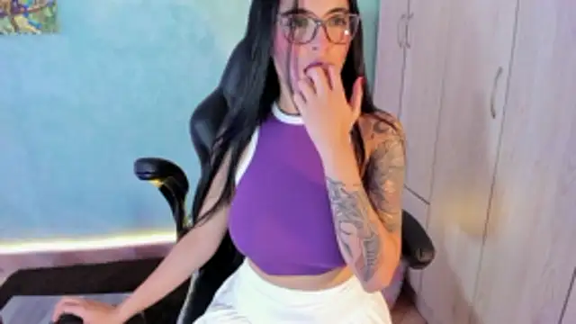 Snapshot of Cristal_Cerati_ chatting on December 3, 2025, 2:59 pm Cristal Cerati online show from December 3, 2025, 2:59 pm