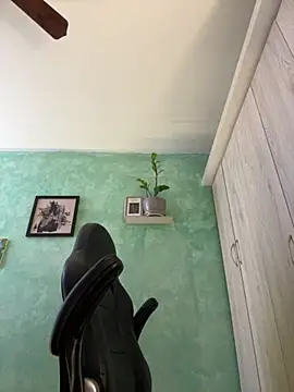 Snapshot of Cristal_Cerati_ chatting on December 5, 2025, 2:03 pm Cristal Cerati online show from December 5, 2025, 2:03 pm