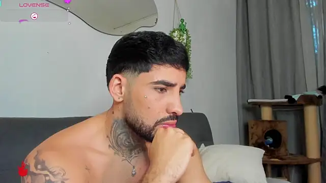 Ianalvarez online show from November 27, 2025, 9:06 pm