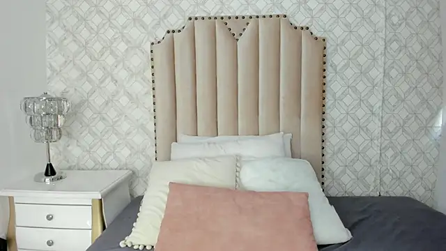 fallon grey online show from December 22, 2025, 8:06 pm