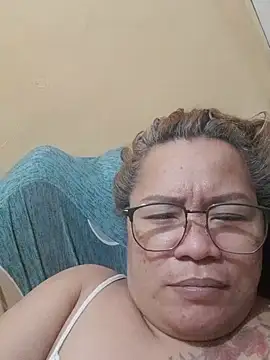 Snapshot of loriepinay46 chatting on July 13, 2026, 2:42 pm loriepinay46 online show from July 13, 2026, 2:42 pm