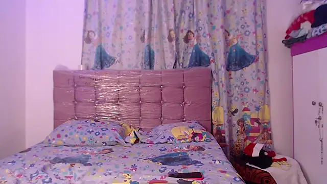 AishaOwens online show from December 16, 2025, 8:03 pm