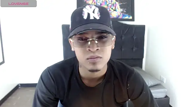 Isaacas  online show from November 24, 2025, 11:43 am