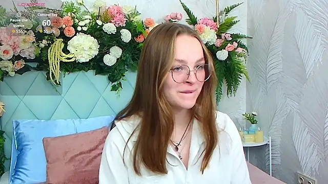 MadisonSmitt online show from November 25, 2025, 5:07 am