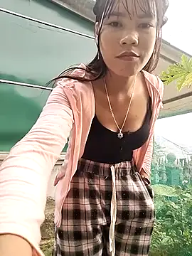 gugu0022 online show from April 3, 2026, 12:52 am