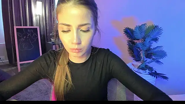 Aurora Glow21 online show from February 9, 2026, 12:09 pm