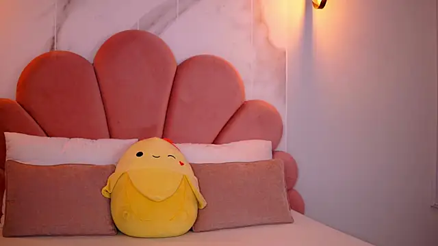 Scarlett Veyra online show from December 19, 2025, 7:04 am