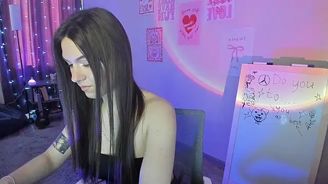 luna lust 212 online show from March 28, 2026, 4:23 am