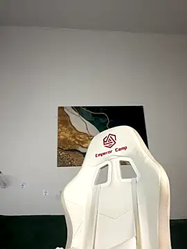 Shy Vivi online show from December 4, 2025, 3:21 pm