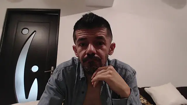 Snapshot of Dale_E chatting on November 15, 2025, 6:44 am Dale E online show from November 15, 2025, 6:44 am