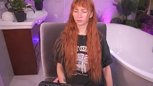 Nicol Moonn online show from April 24, 2026, 7:55 am