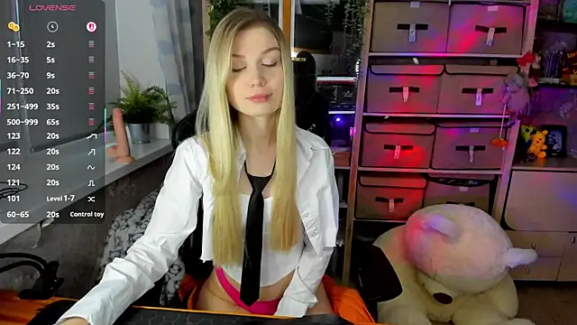 blondie lina online show from November 13, 2025, 12:15 pm