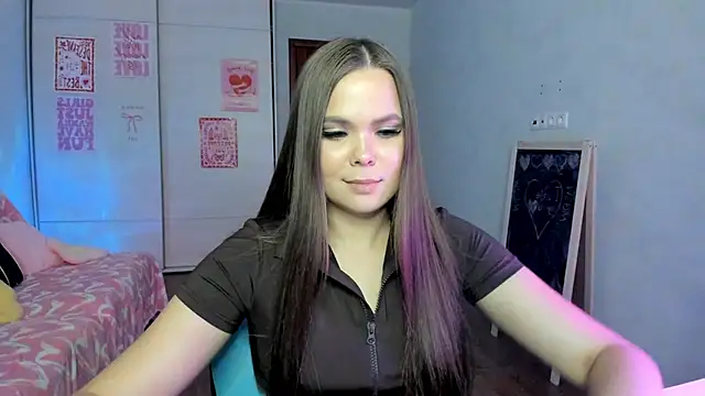 Snapshot of Kira_love_81 chatting on May 21, 2026, 7:43 pm Kira love 81 online show from May 21, 2026, 7:43 pm
