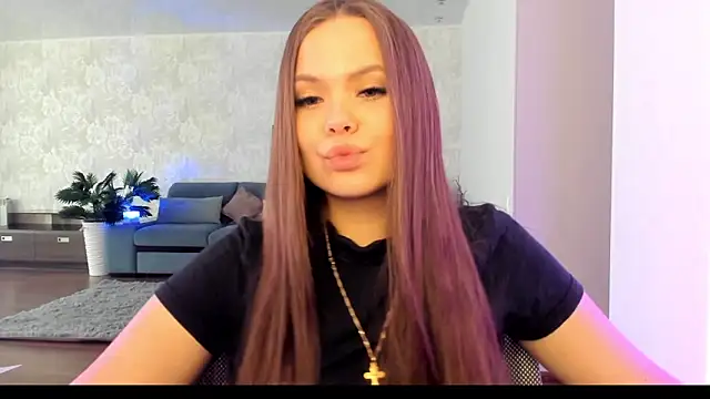 Snapshot of Kira_love_81 chatting on May 24, 2026, 4:17 am Kira love 81 online show from May 24, 2026, 4:17 am