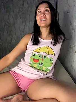 carolsapequinha online show from December 17, 2025, 12:05 am