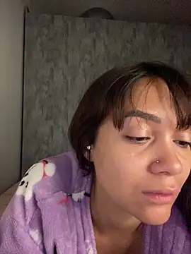 carolsapequinha online show from May 14, 2026, 10:33 am