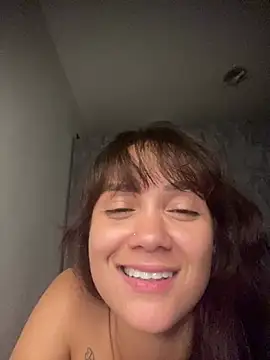 carolsapequinha online show from May 25, 2026, 3:45 am