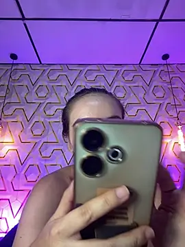 MelanyyJhonson15 online show from July 16, 2026, 9:21 pm