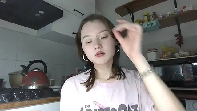 DeenaCaho online show from November 20, 2025, 3:45 pm