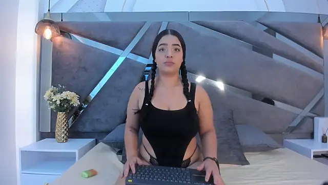 Sammy Gomez  online show from November 18, 2025, 7:29 pm