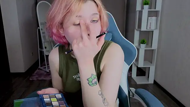 Snapshot of Kreks_frey chatting on November 17, 2025, 10:32 am Kreks frey online show from November 17, 2025, 10:32 am