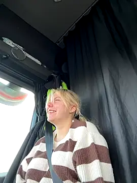 Nallinee online show from December 1, 2025, 11:48 am