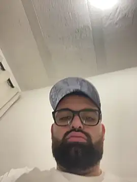 julianlondo111 online show from March 7, 2026, 7:05 am