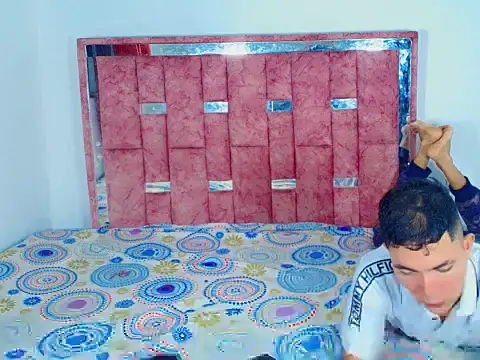 alejoSteele online show from November 25, 2025, 7:08 am