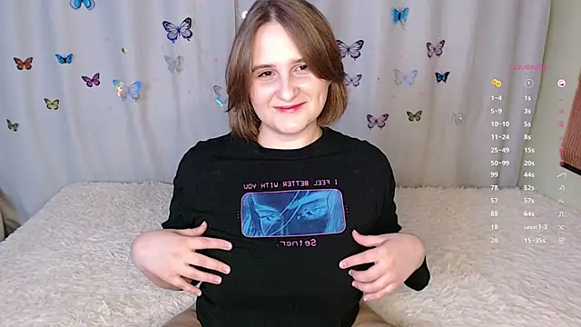 Snapshot of LightNea chatting on November 17, 2025, 1:06 pm LightNea online show from November 17, 2025, 1:06 pm